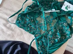 review-img